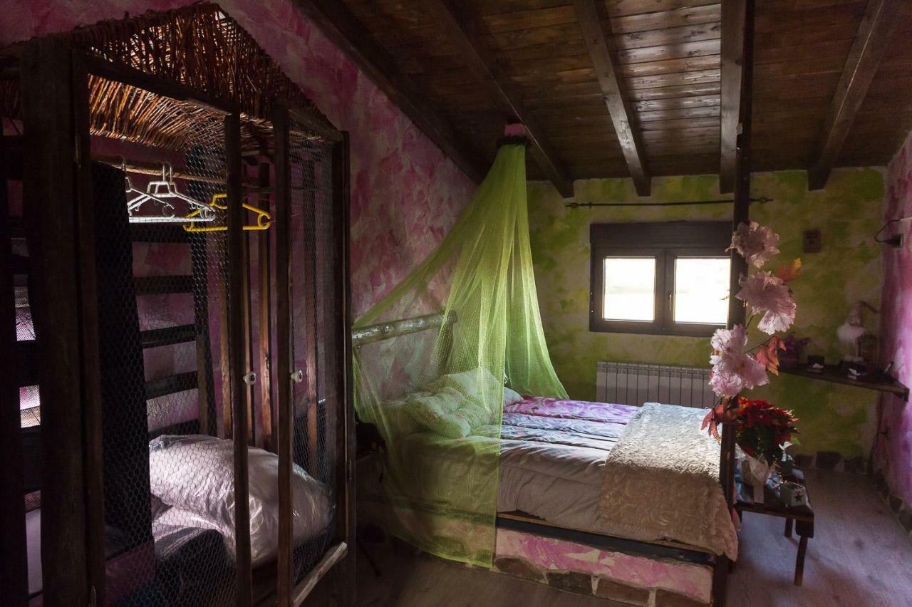 El Eden De Javier Guest House Robledillo Eksteriør bilde